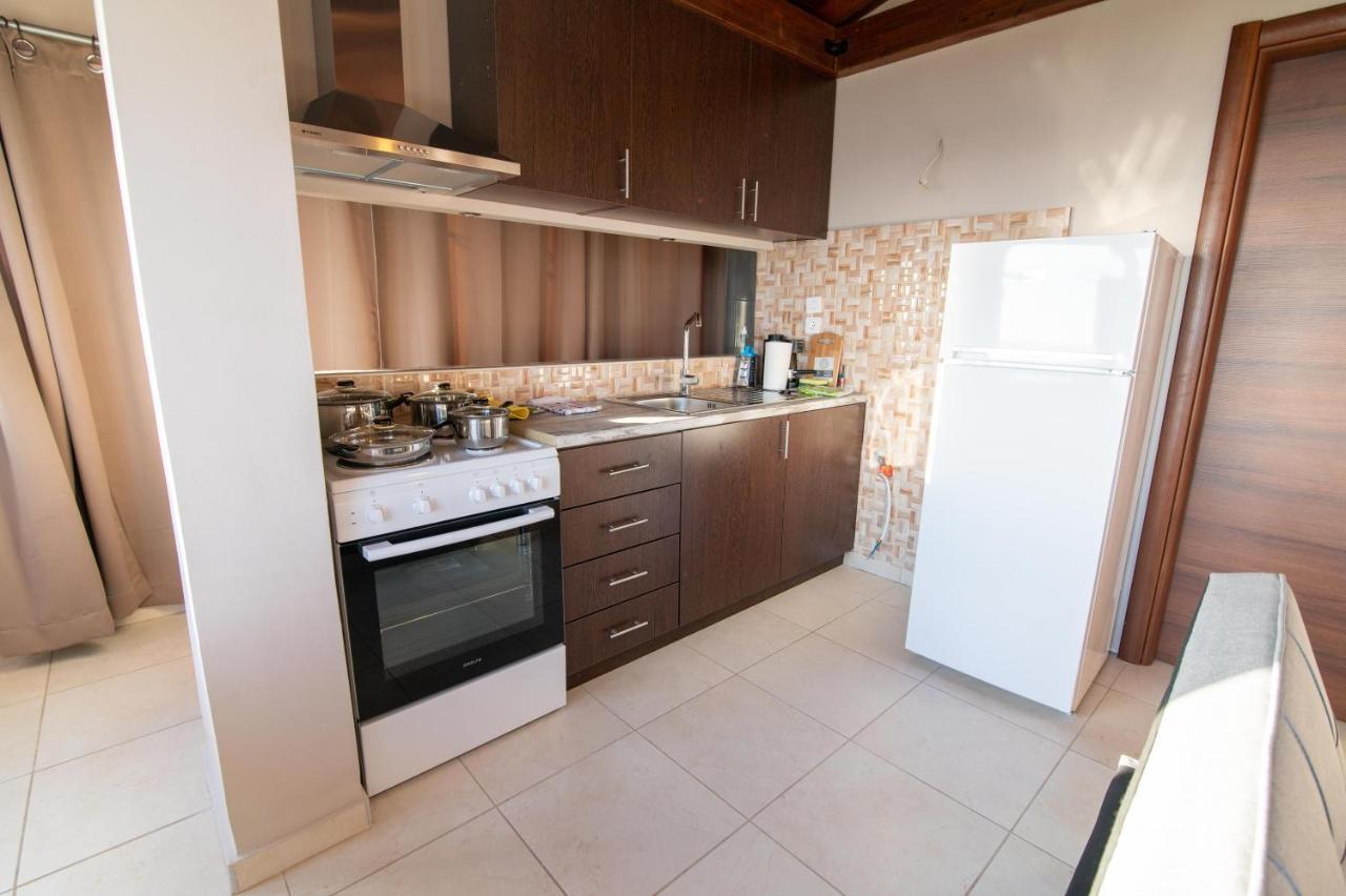 The Happiness Of Vangelis Paralia Vrachou Exterior photo