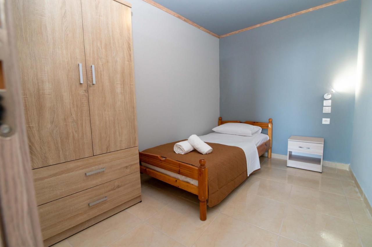 The Happiness Of Vangelis Paralia Vrachou Exterior photo